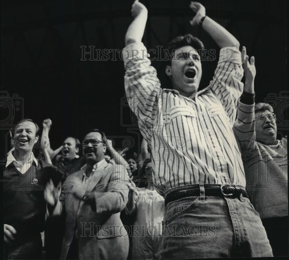 1986 Press Photo Milwaukee Bucks Fan Celebrating After Victory - mja63588- Historic Images