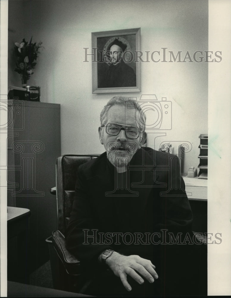 1983 Press Photo Father Patrick J. Burns, the new provincial superior - Historic Images