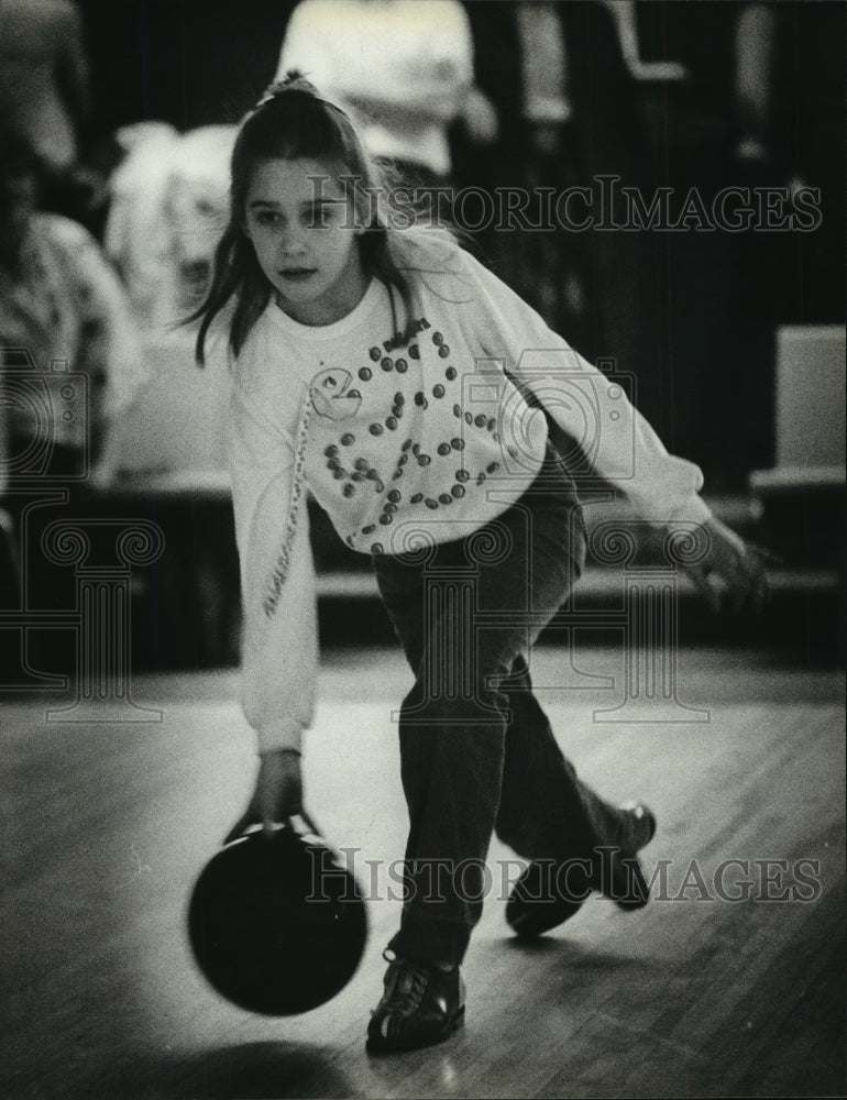 1983 Press Photo Kelli Burns, a Milwaukee Bowler - mja63602- Historic Images