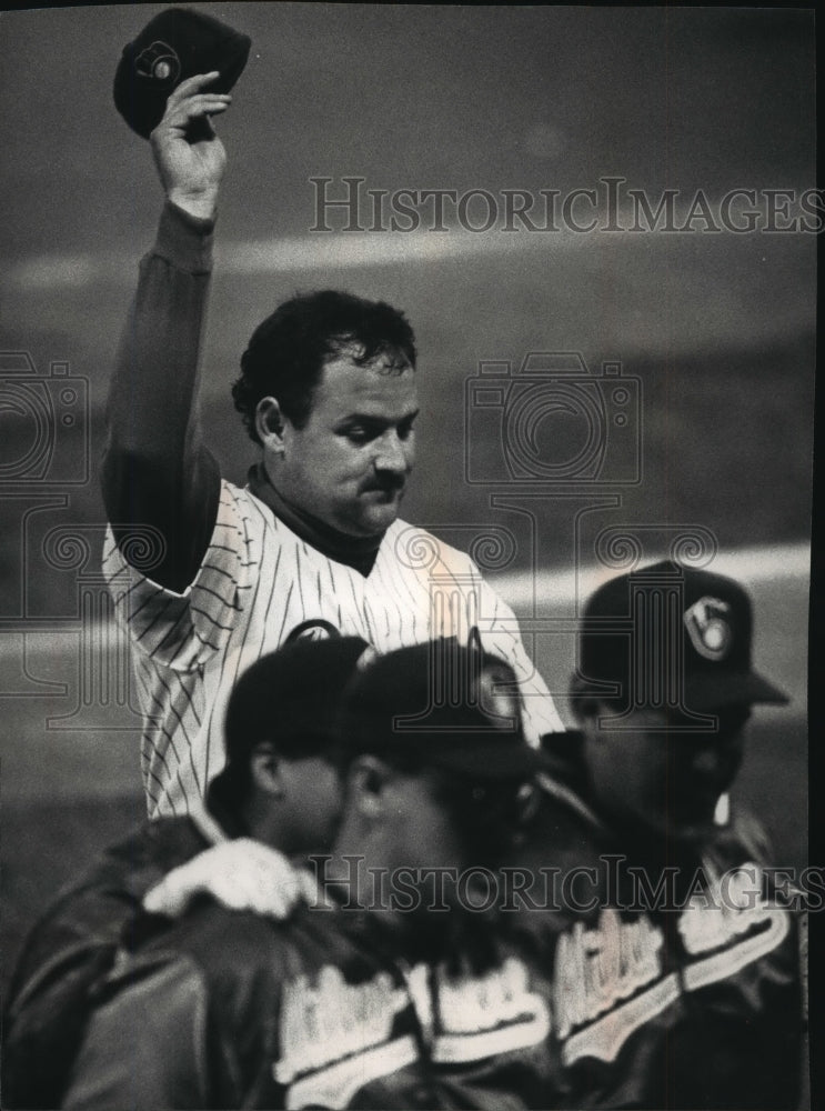 1992 Press Photo Milwaukee Brewers Player Chris Bosio Tipping Cap After Victory-Historic Images