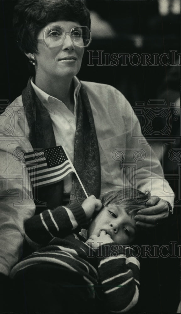 1988 Press Photo Ginny Casey, With Son, Listening to George Bush Speech-Historic Images
