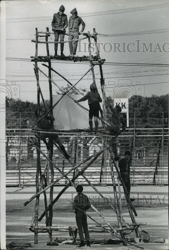1961 Press Photo A unit of military and scout trainees test a tower&#39;s rigidness-Historic Images