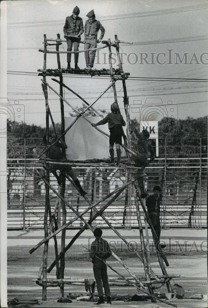 1961 Press Photo A unit of military and scout trainees test a tower's rigidness-Historic Images