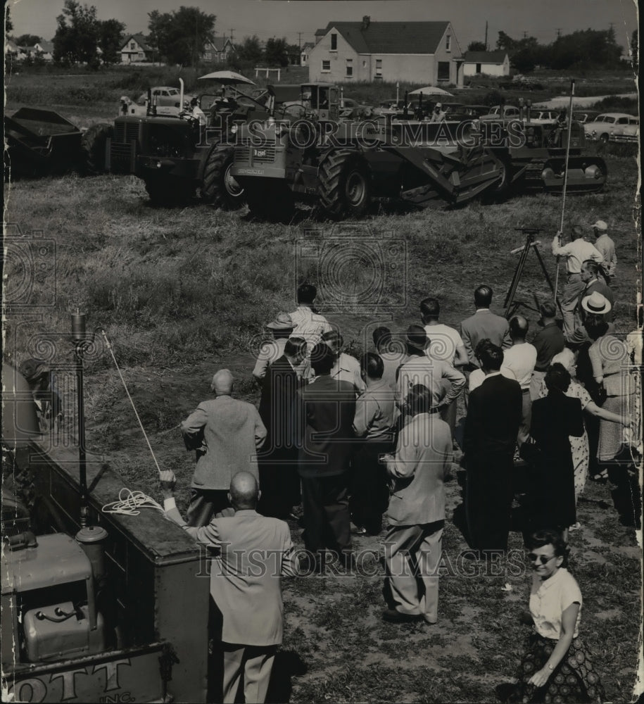 1953 Press Photo Machines Breaking Ground For Capitol Court Shopping Center - Historic Images