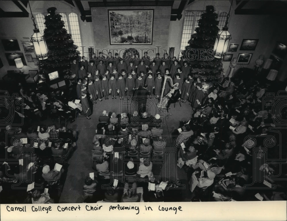 1983 Press Photo Carroll College Concert Choir at Wisconsin Memorial Park - Historic Images