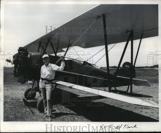 1972 Press Photo David J. Jameson with Travel Air 4000 plane, built in 1924-Historic Images