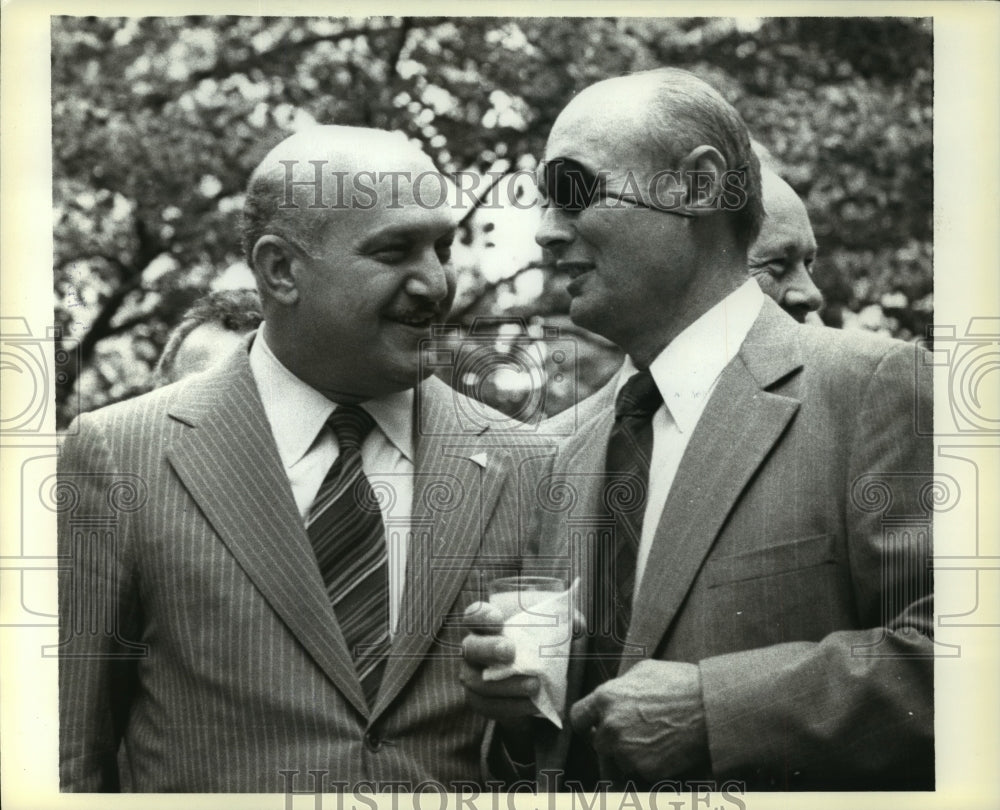 1978 Press Photo Egypt&#39;s Kamal Hassan Ali and Israel&#39;s Moshe Dayan - mja64846-Historic Images