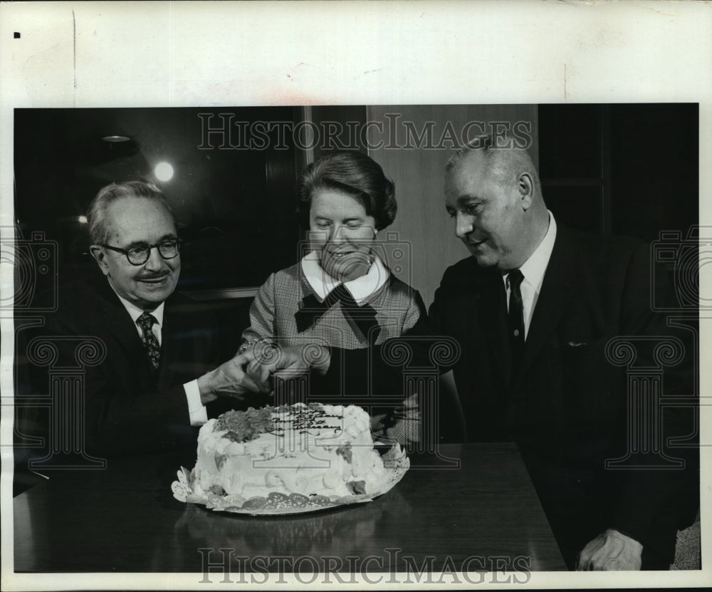 1968 Press Photo George H. Young and Allen J. Busby UW Annual Spring Program - Historic Images