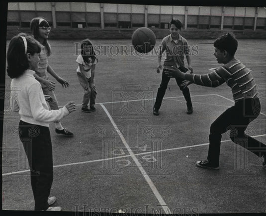 1968 Press Photo Kids at Congress street school playing catch - mja65071-Historic Images