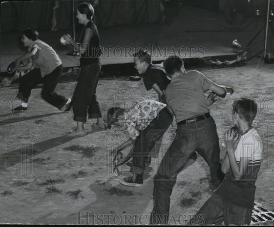 1955 Press Photo Children playing water balloon toss at McKinley playground - Historic Images