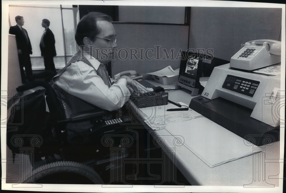 1993 Press Photo William Willis at Mutual Savings Bank Has Cerebral Palsy-Historic Images