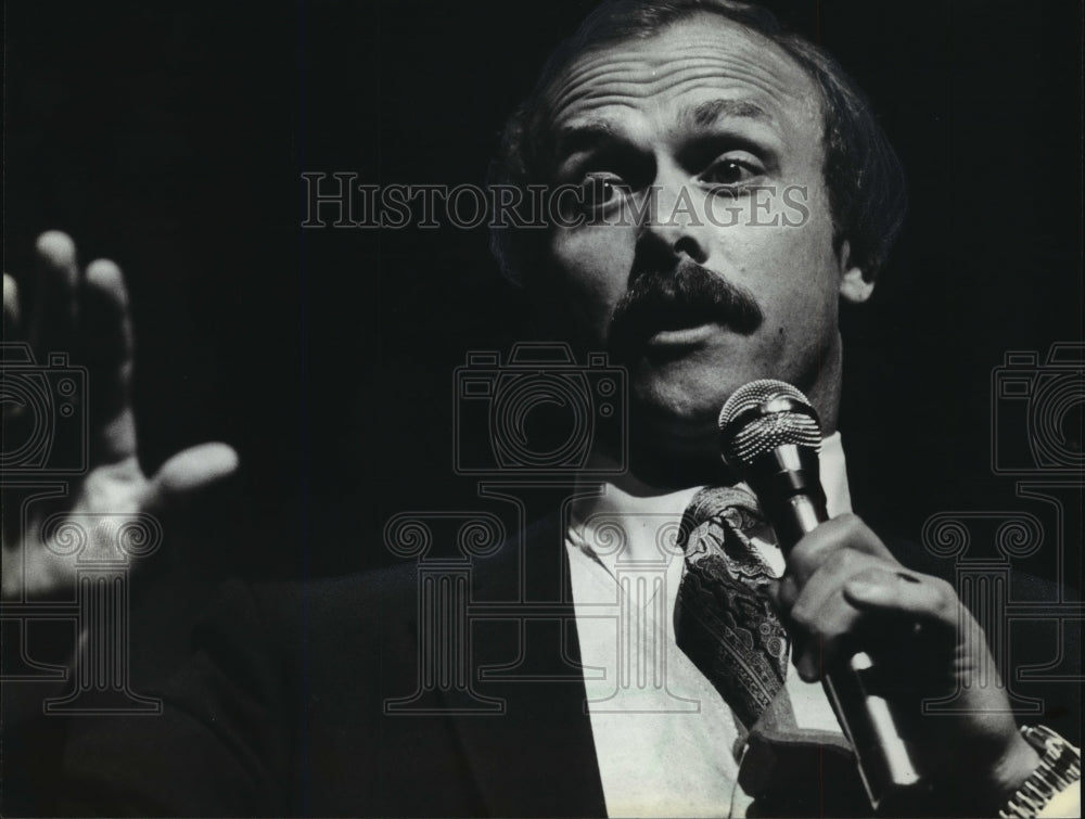 1981 Press Photo Rocky Bleier, Pittsburgh Steelers, Gives Motivational Speech - Historic Images