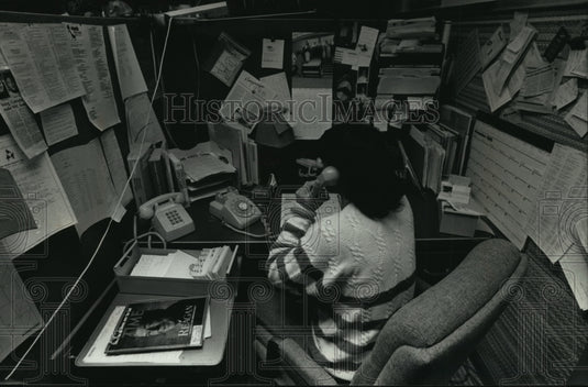 1990 Press Photo Student Volunteer at Teen Hot Line, COPE Services, Cedarburg-Historic Images