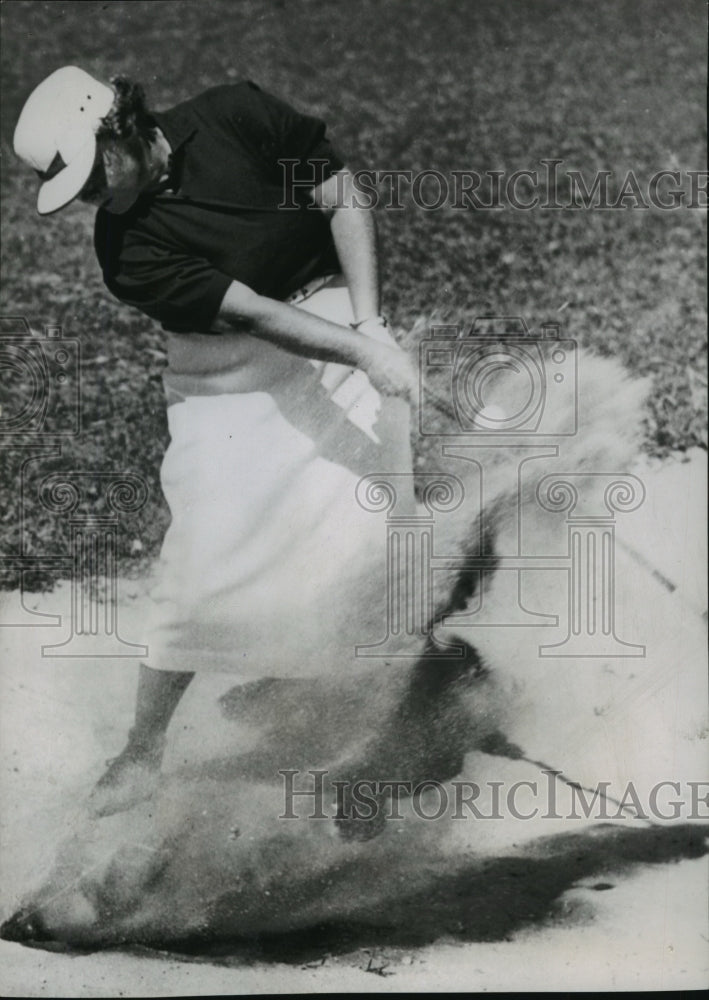 1954 Press Photo Patty Berg at Miami Beach, Florida Serbin Invitational Golf-Historic Images