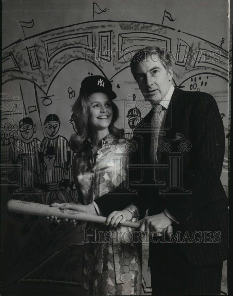 1967 Press Photo Lee Remick Stars in &quot;Damn Yankees&quot; Posing With Michael Burke-Historic Images