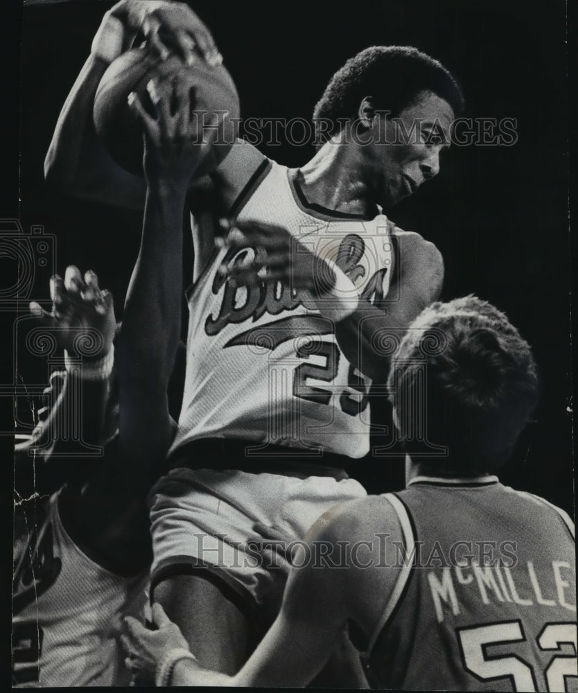 1976 Milwaukee Bucks' Gary Brokaw Rebounds Against Buffalo-Historic Images