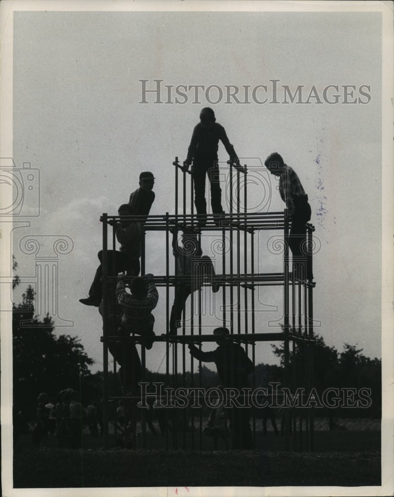 1976 Press Photo Children using Climbing Equipment, Beloit, Wisconsin - Historic Images