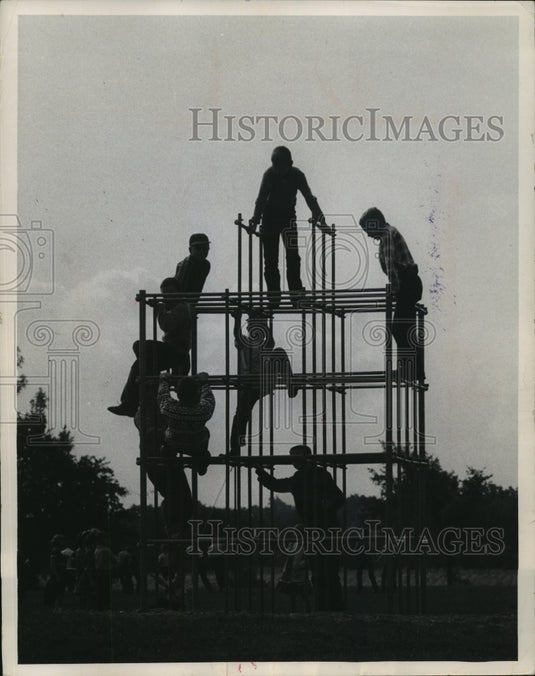 1976 Press Photo Children using Climbing Equipment, Beloit, Wisconsin - Historic Images
