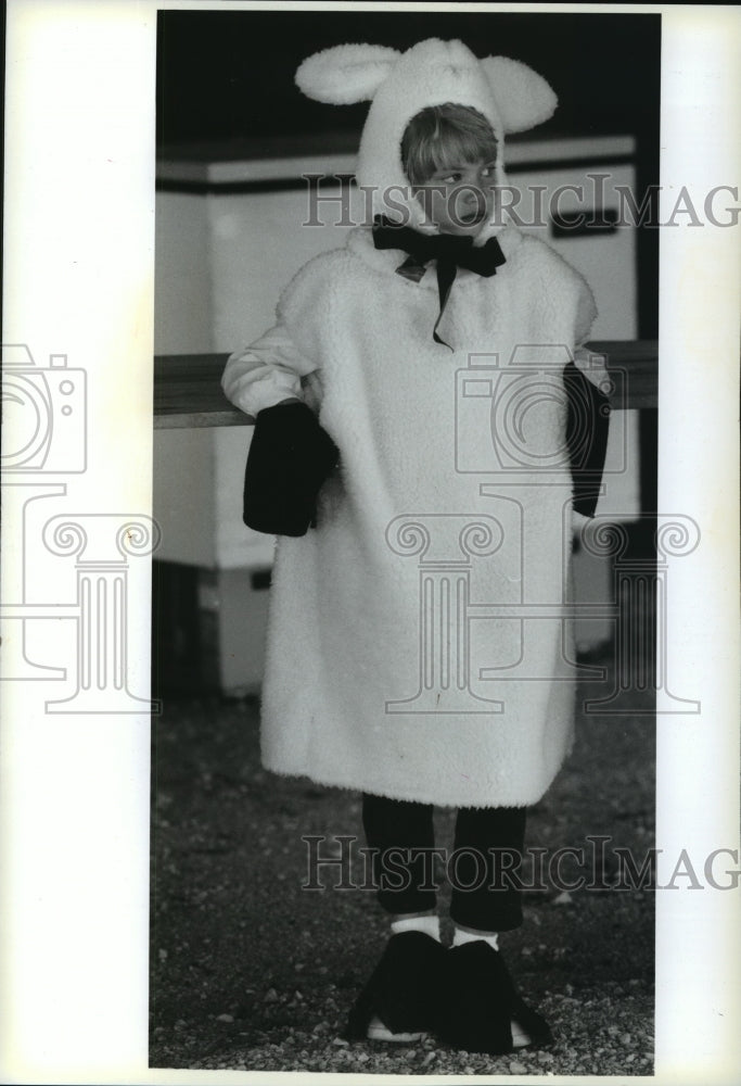 1993 Press Photo Stephanie Geis Dressed as a Sheep in &quot;Off to See The Judge&quot;-Historic Images