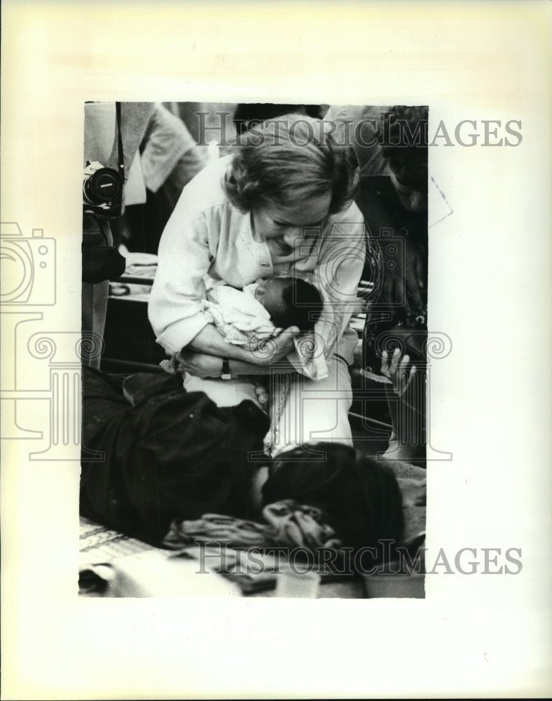 1979 Press Photo Rosalynn Carter Visiting Cambodian Refugees - mja65865 - Historic Images