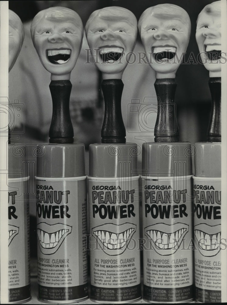 1977 Press Photo Cans of Cleaner sold in Kountry Korner Krafts in Plains, GA - Historic Images