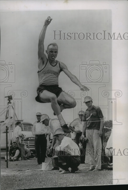 1954 Press Photo Marquette's John Bennett Broad Jump Champion at Ann Arbor - Historic Images