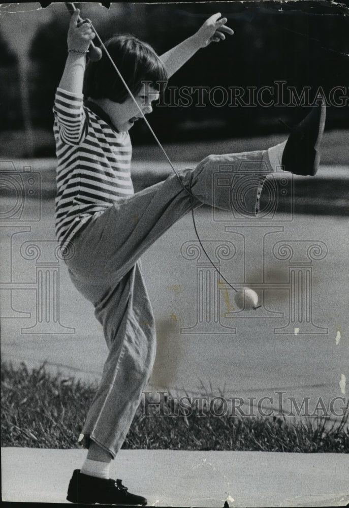 1961 Press Photo Children- Mary Beth Nickel, having troubles - Historic Images