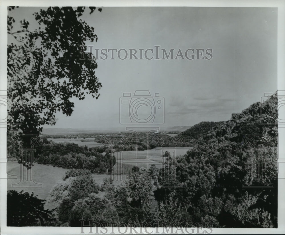 1987 Press Photo Hiawatha Pioneer Trail in Minnesota - mja66457 - Historic Images
