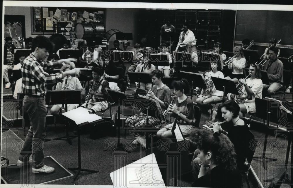 1991 Press Photo Gregory Schaffer Directing Brown Deer High School Band Members-Historic Images