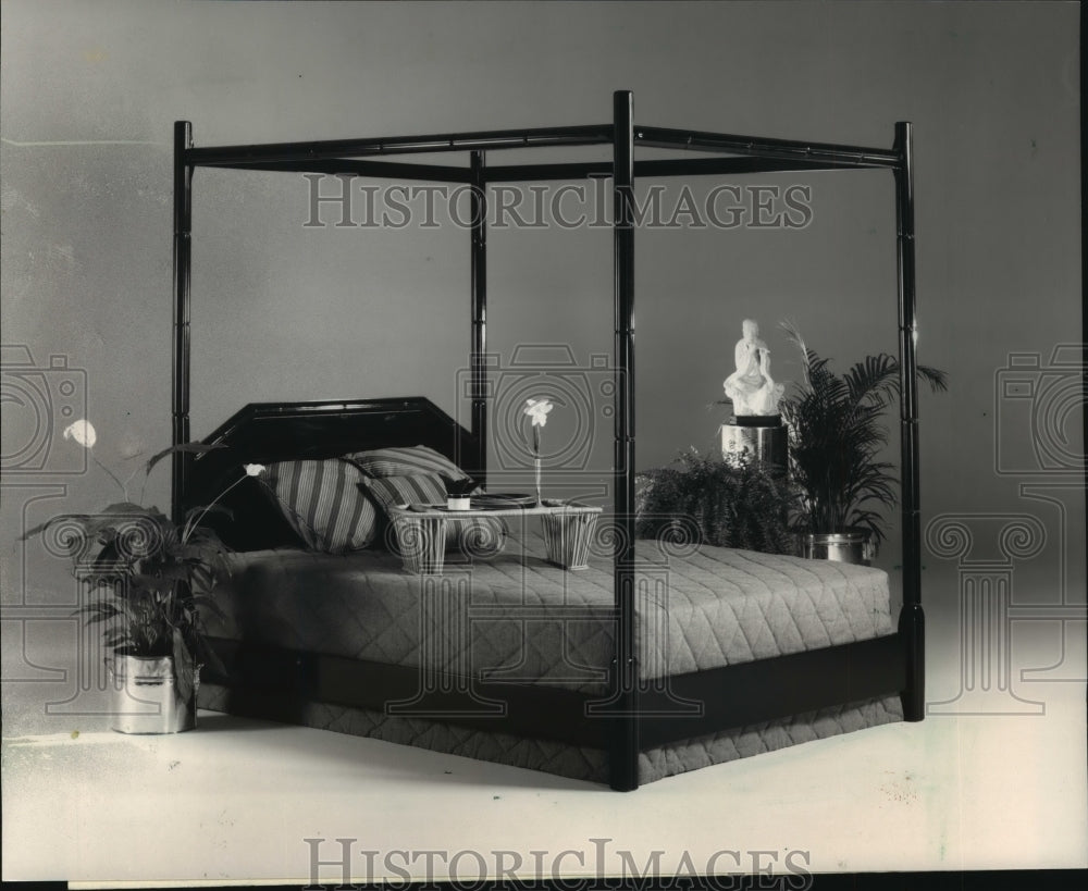 1984 Press Photo Canopy Bed Featured in Spring Furniture Show in North Carolina - Historic Images