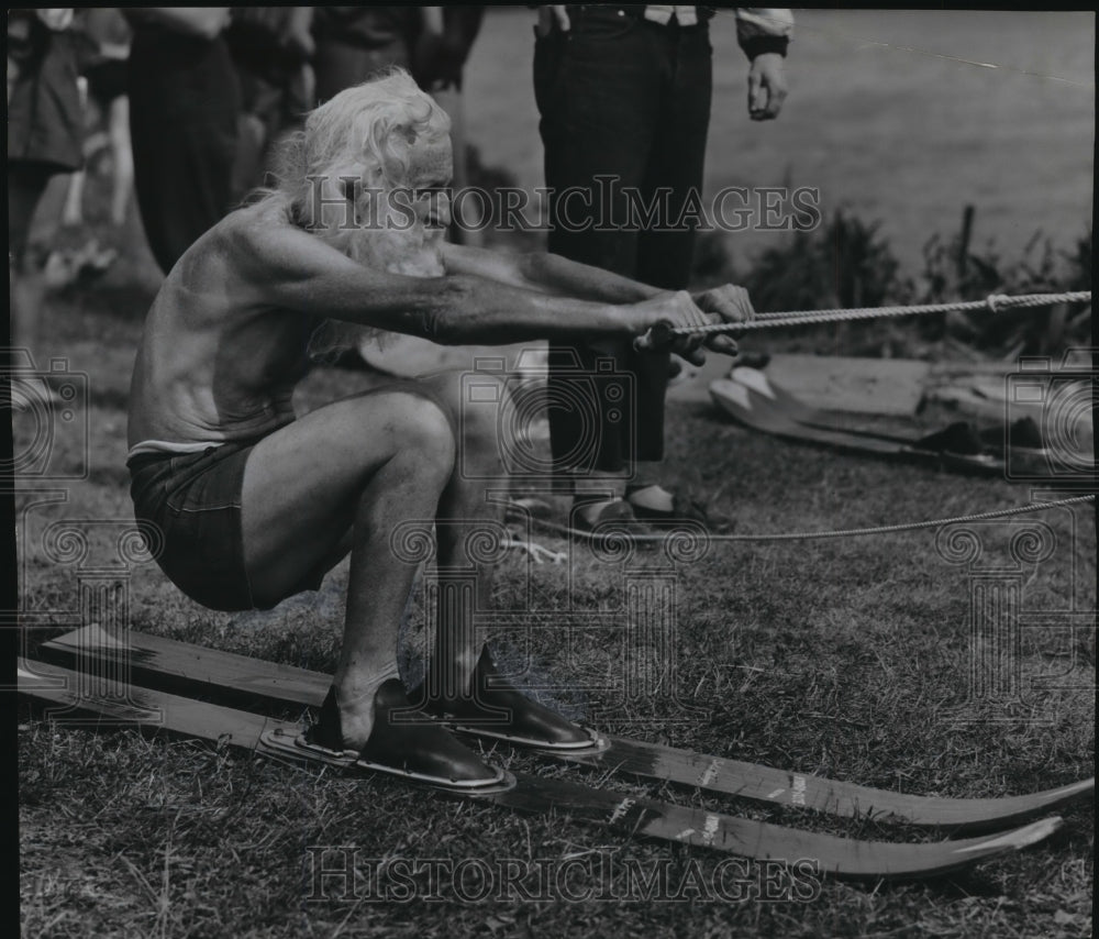 1953 Press Photo Thomas J. Brown, 84, distance bicyclist, tried new travel form - Historic Images