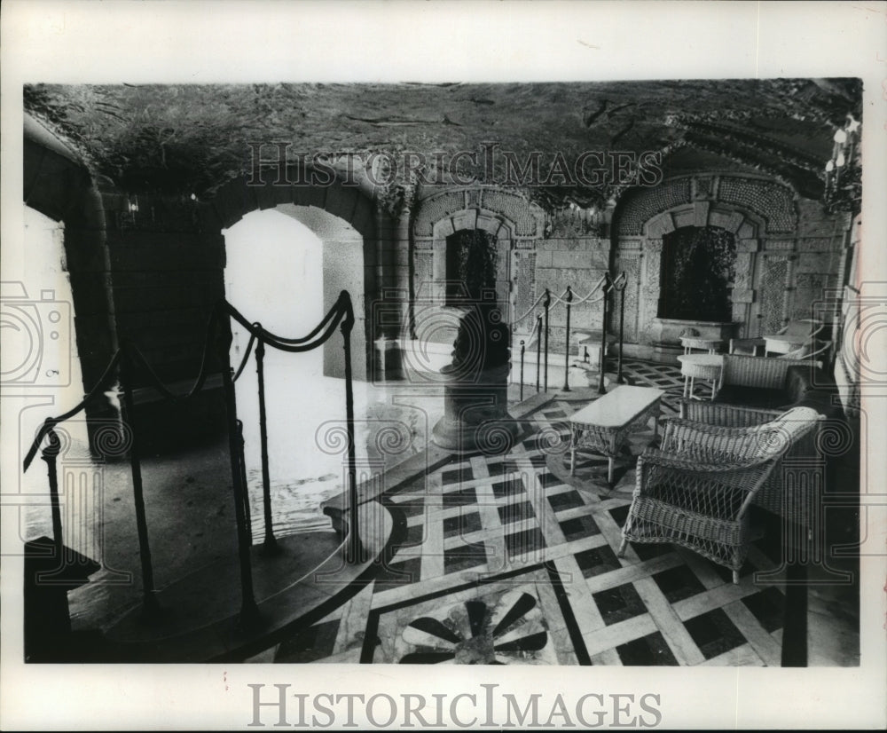 1977 Press Photo A stone barge and Tea House are located on the bayfront Florida - Historic Images