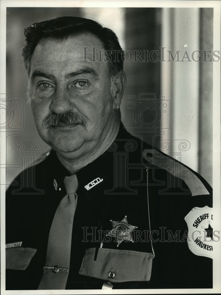 1990 Press Photo Tom Brown retires as Waukesha county deputy; Rank 1 seniority-Historic Images