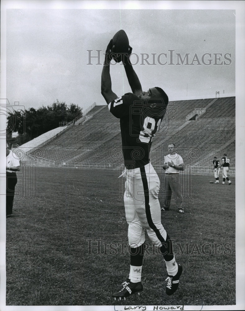 1961 Press Photo Football Player Larry Howard - mja67294-Historic Images