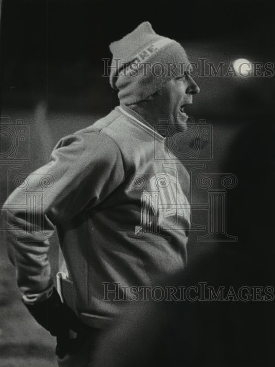 1976 Press Photo Football Coach Jim Haluska of Milwaukee's Thomas More - Historic Images