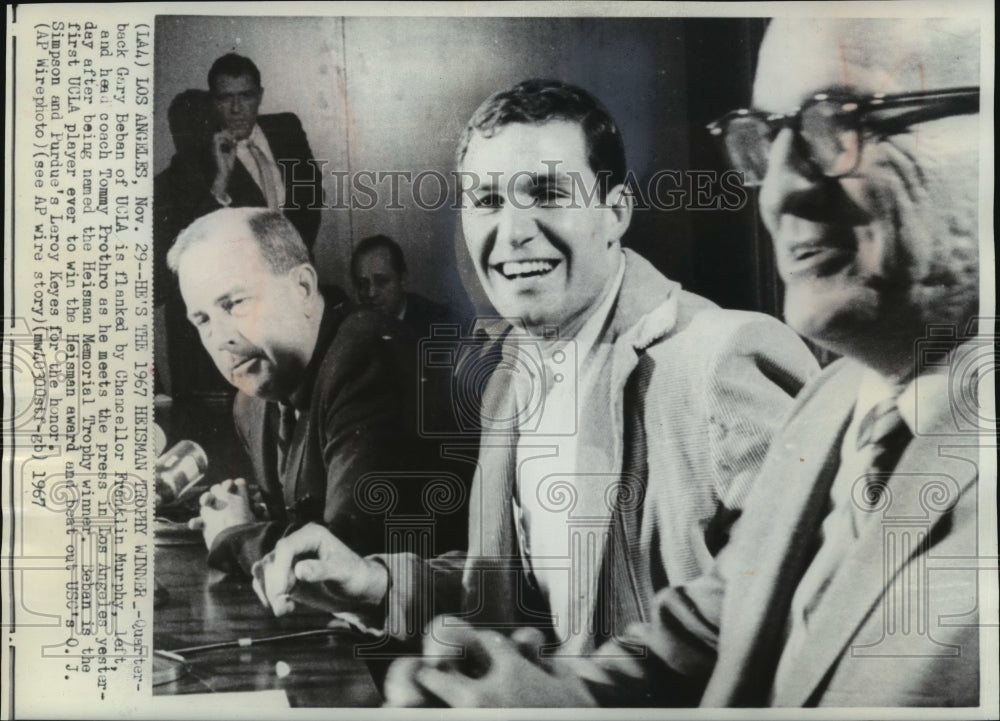 1987 Press Photo Quarterback Gary Beban of UCLA awarded the Heisman trophy.- Historic Images