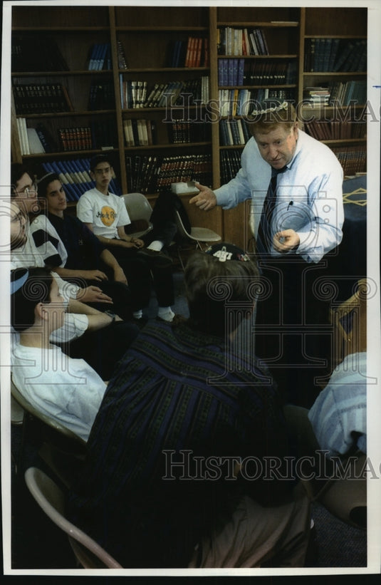 1993 Press Photo Rabbi Nachman Levine has taught for 25 years at Hillel Academy - Historic Images