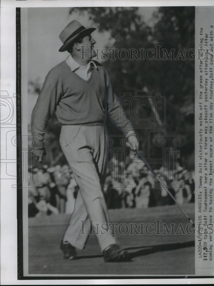 1952 Press Photo A check for $4,000 awaited Tommy Bolt Tuesday. Golfer - Historic Images