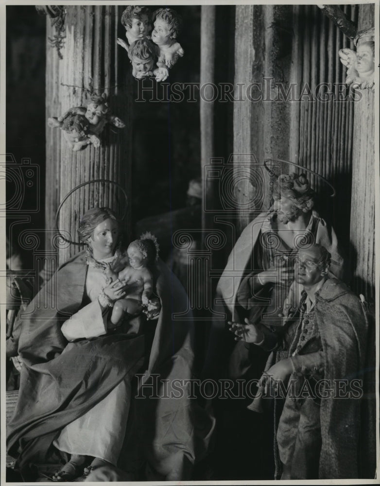 1968 Press Photo A traditional Nativity scene points up Christ, the child.-Historic Images