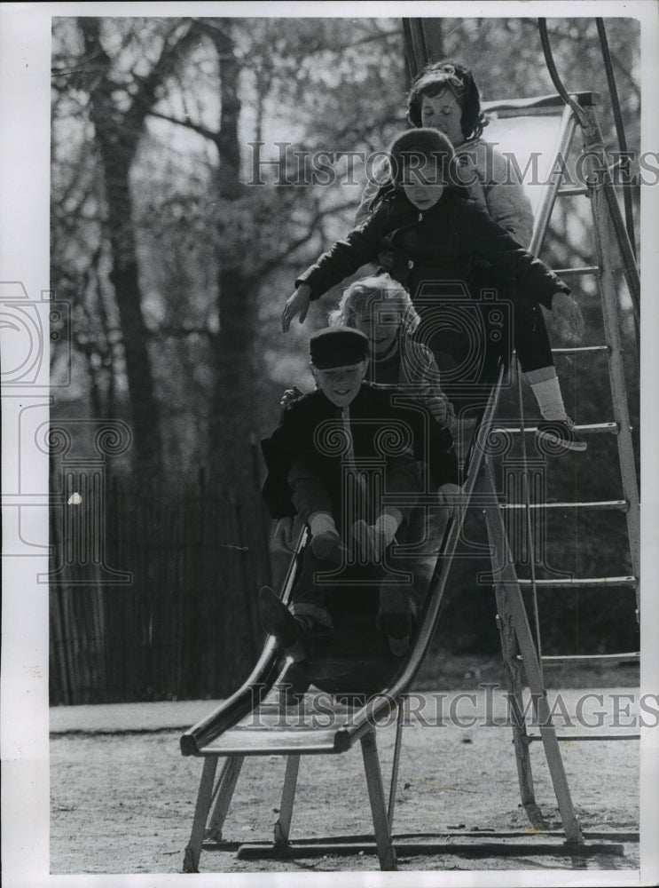 1966 Press Photo Children Playing at Milwaukee County Smith Park on a Slide - Historic Images