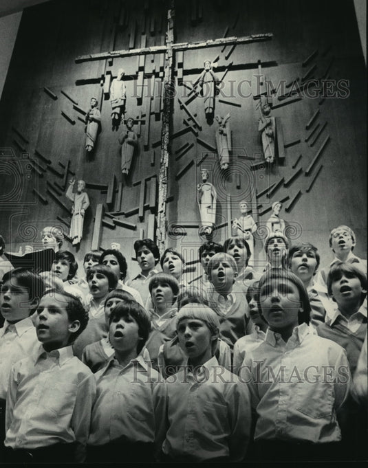 1983 Press Photo Waukesha Boy Choir at Saint Luke's Lutheran Church in Waukesha - Historic Images