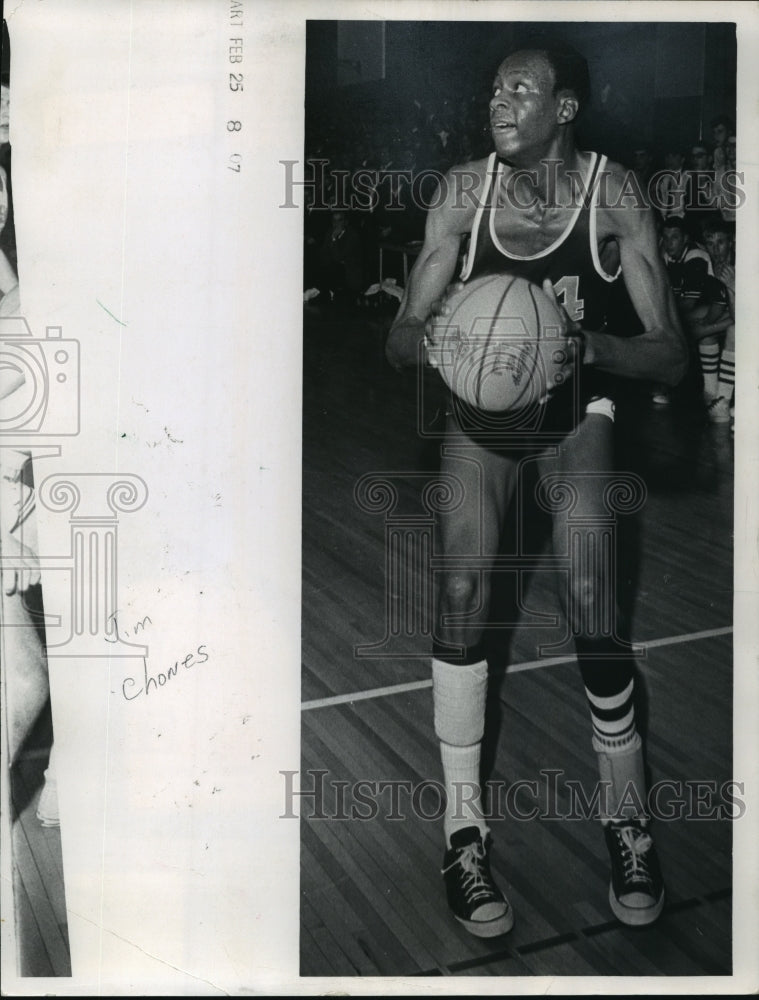 1986 Press Photo Basketball Player Jim Chones at Racine St. Catherine&#39;s - Historic Images