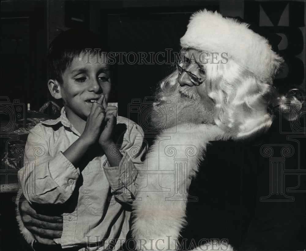 1989 Press Photo Timothy Smith Signed His List Of Christmas Wishes - mja68412-Historic Images