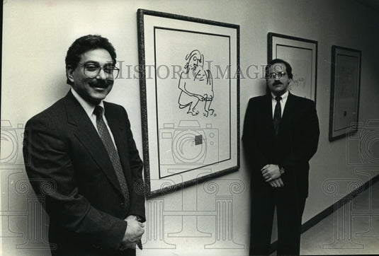 1989 Press Photo Barry Chaet & Arthur Beck Next to John Lennon Drawing-Historic Images