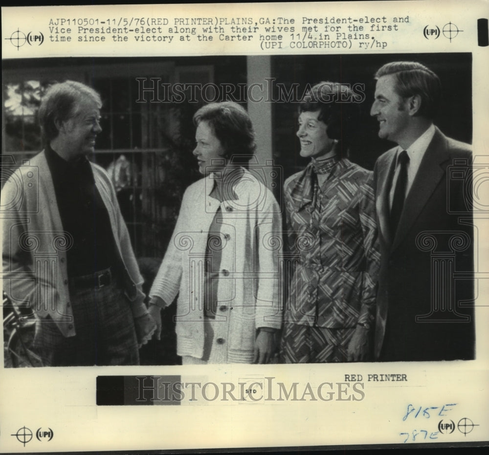 1976 Press Photo Plains, GA- Jimmy Carter & Mondale With Their Wives - mja68562-Historic Images