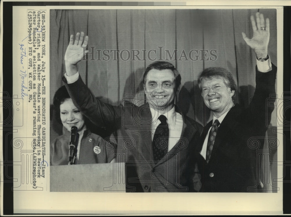 1976 Press Photo Jimmy Carter &amp; Walter Mondale Waving in New York - mja68563-Historic Images