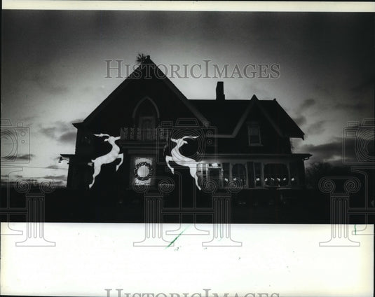 1982 Press Photo Reindeer Christmas decoration at Frank Lake residence - Historic Images