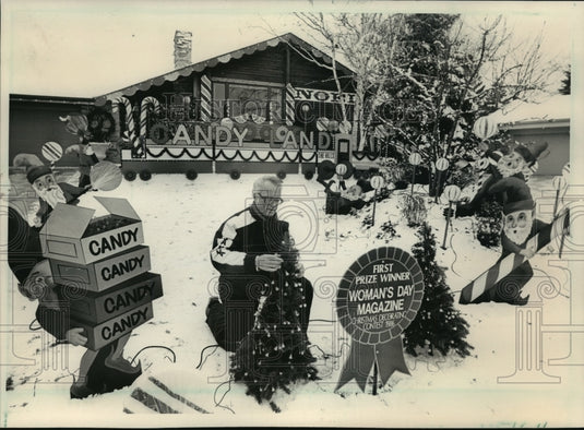 1987 Press Photo Dennis Hill transforms house in a "Candy Land" a Christmas - Historic Images