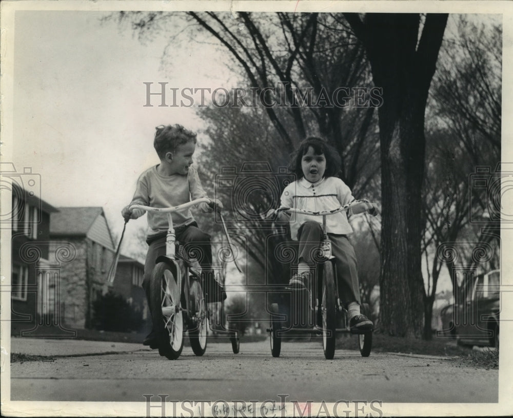 1967 Press Photo James and Lori Horton on Their Bikes at Whitefish Bay - Historic Images