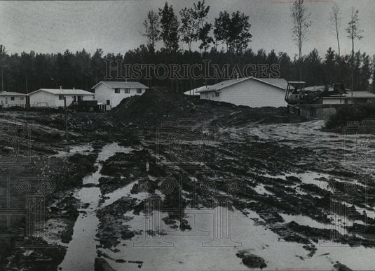 1975 Press Photo Beacon Hill, Canada; a new community under construction-Historic Images